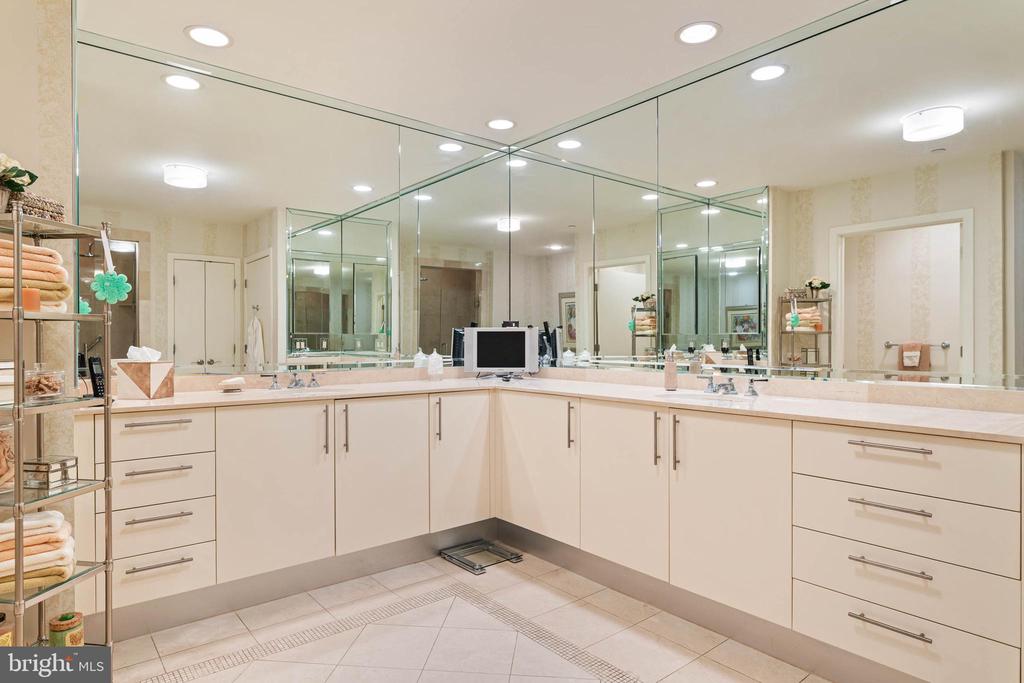 190 PRESIDENTIAL BOULEVARD Unit: 709