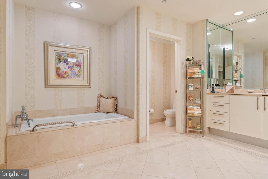 190 PRESIDENTIAL BOULEVARD Unit: 709
