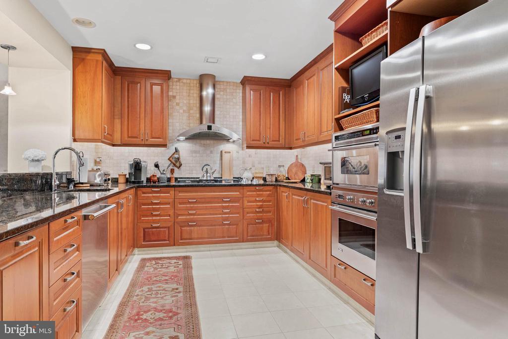 190 PRESIDENTIAL BOULEVARD Unit: 709