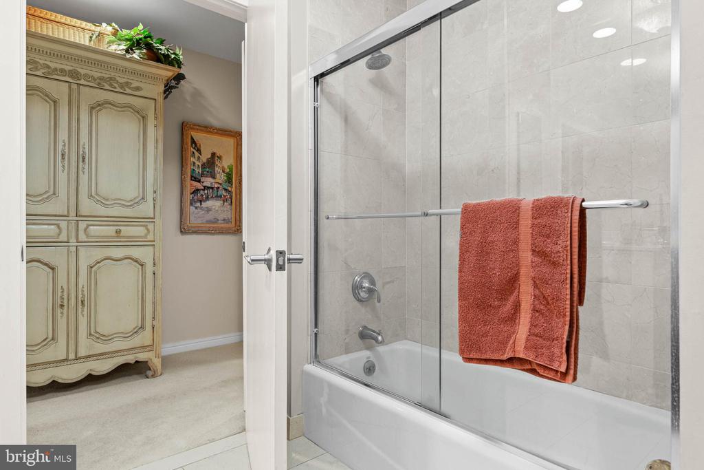 190 PRESIDENTIAL BOULEVARD Unit: 709