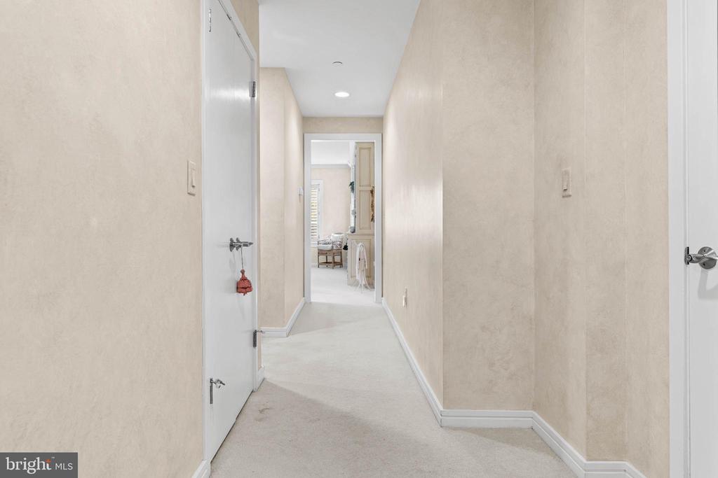 190 PRESIDENTIAL BOULEVARD Unit: 709