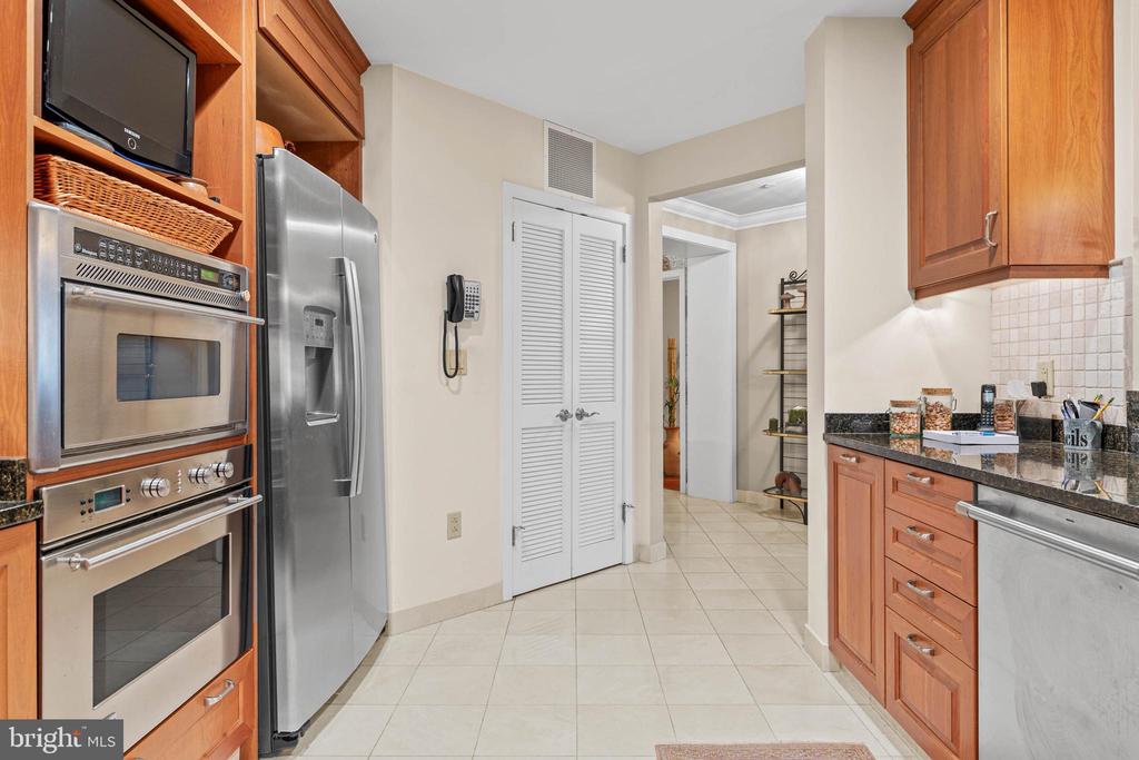 190 PRESIDENTIAL BOULEVARD Unit: 709