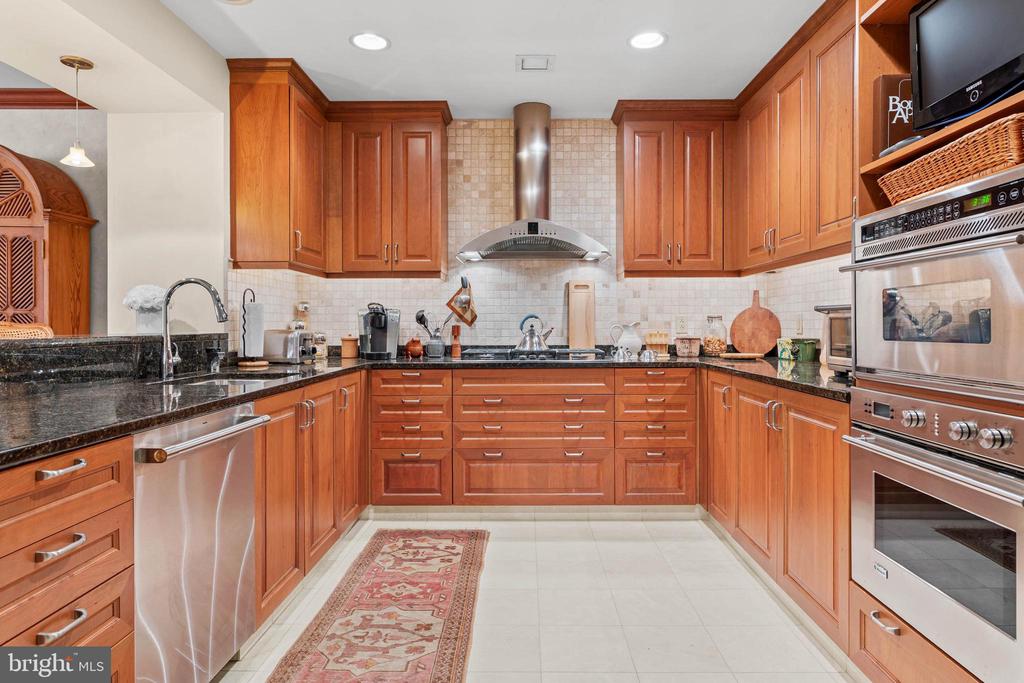 190 PRESIDENTIAL BOULEVARD Unit: 709