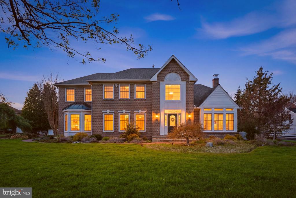 201 WOLF LANE