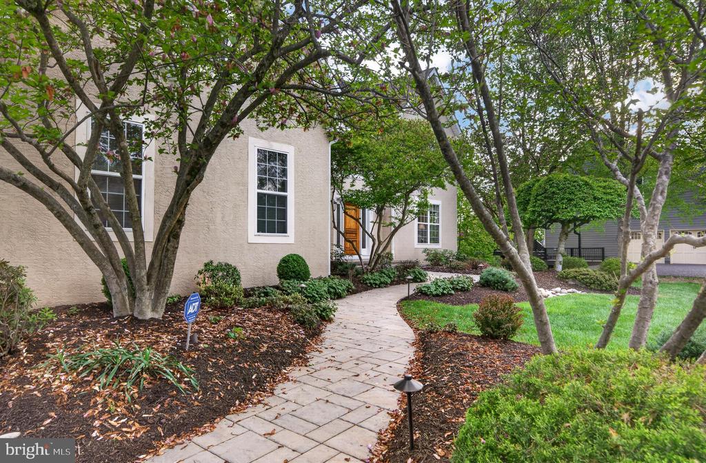 705 LAKE DRIVE