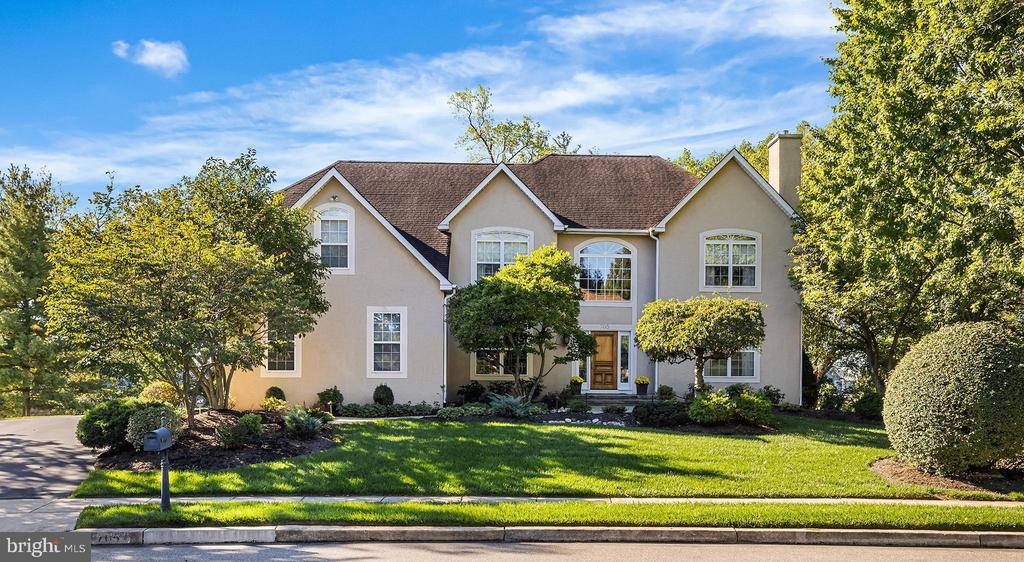 705 LAKE DRIVE