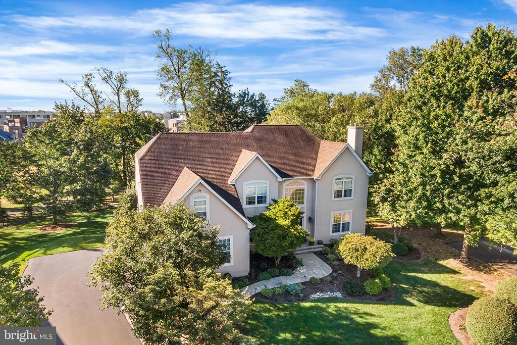 705 LAKE DRIVE