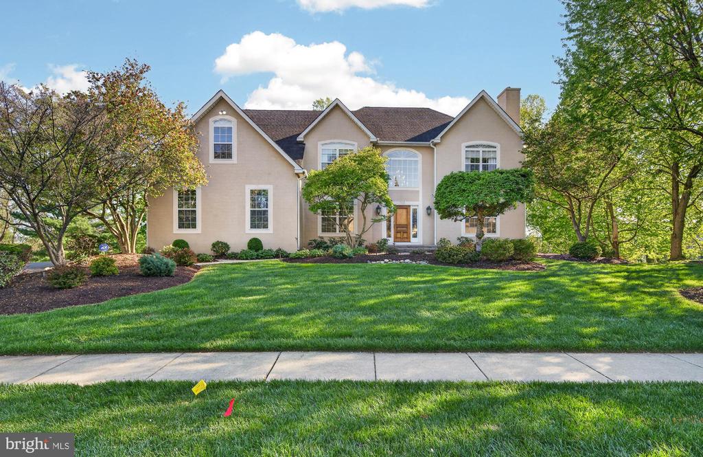 705 LAKE DRIVE
