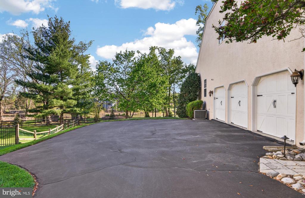705 LAKE DRIVE