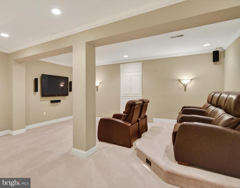 705 LAKE DRIVE