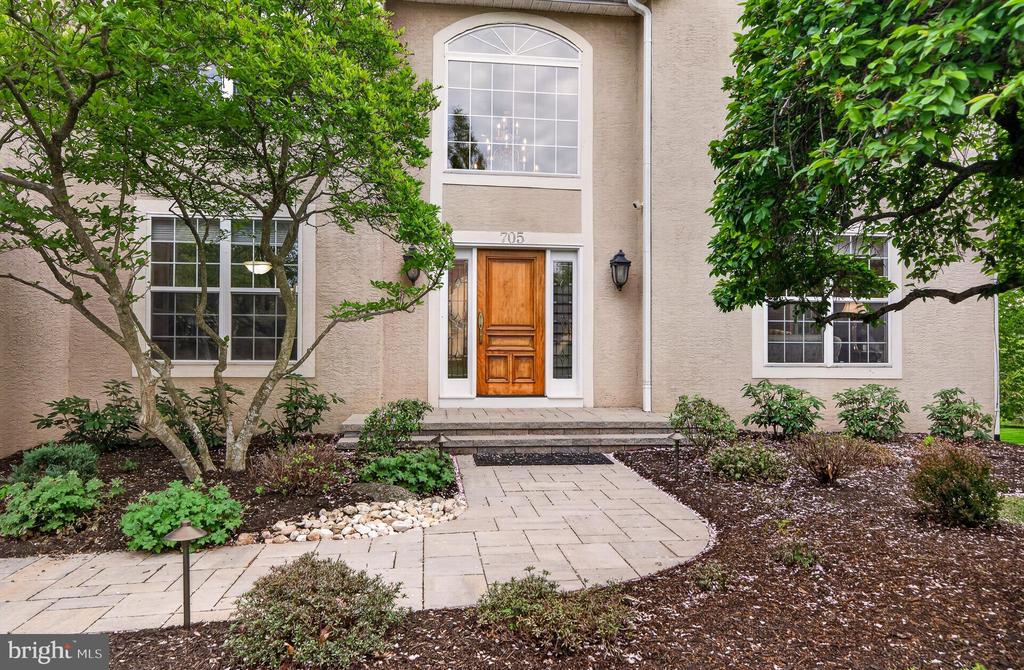 705 LAKE DRIVE