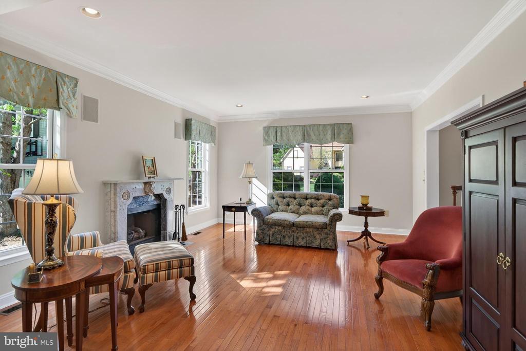 705 LAKE DRIVE