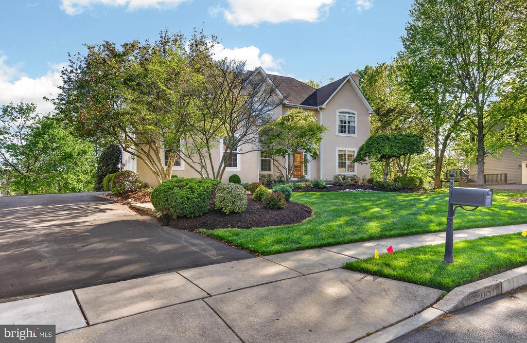 705 LAKE DRIVE