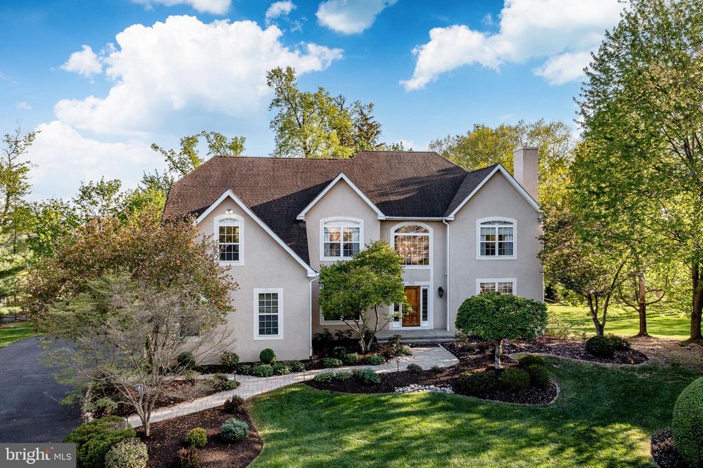 705 LAKE DRIVE