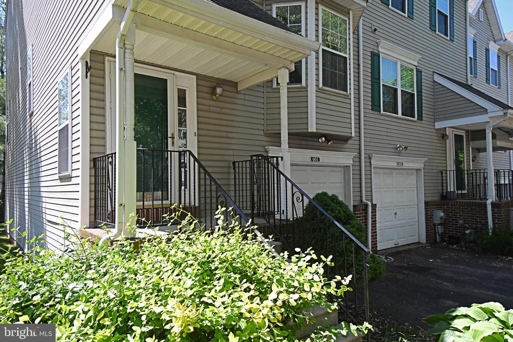601 BRENTWOOD COURT