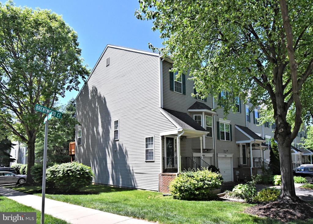 601 BRENTWOOD COURT