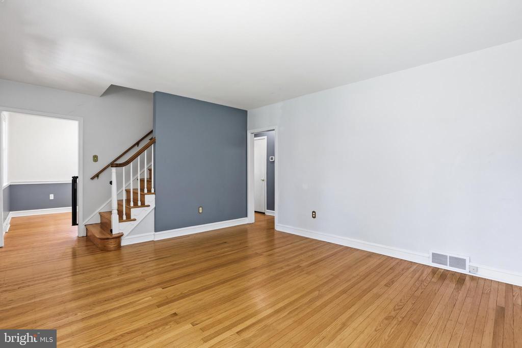 8 SABINE AVENUE