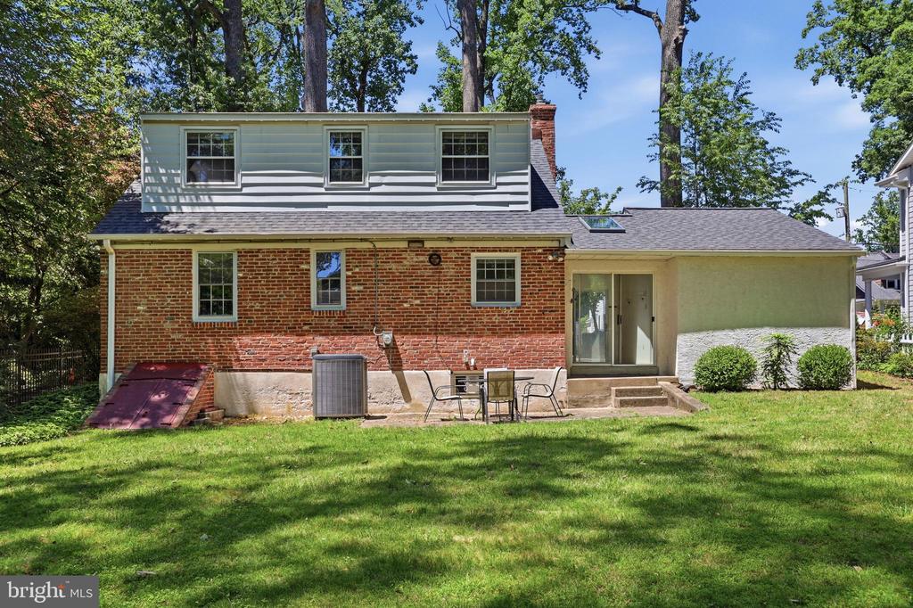 8 SABINE AVENUE