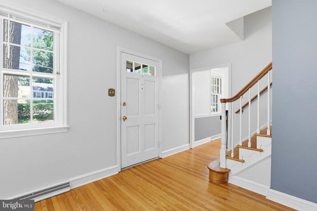 8 SABINE AVENUE