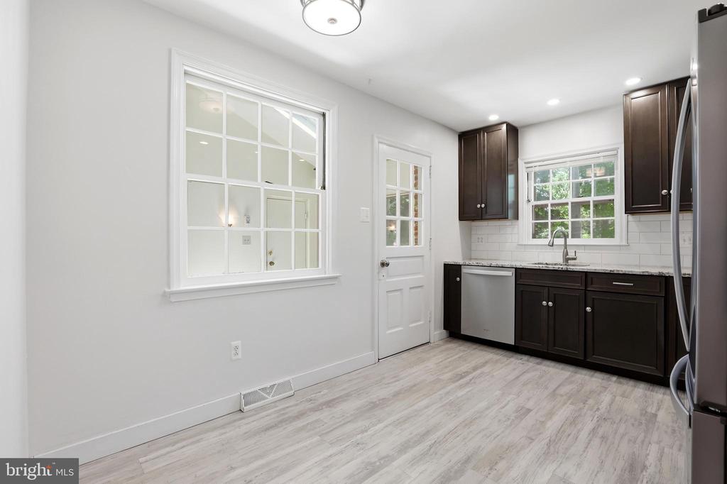 8 SABINE AVENUE