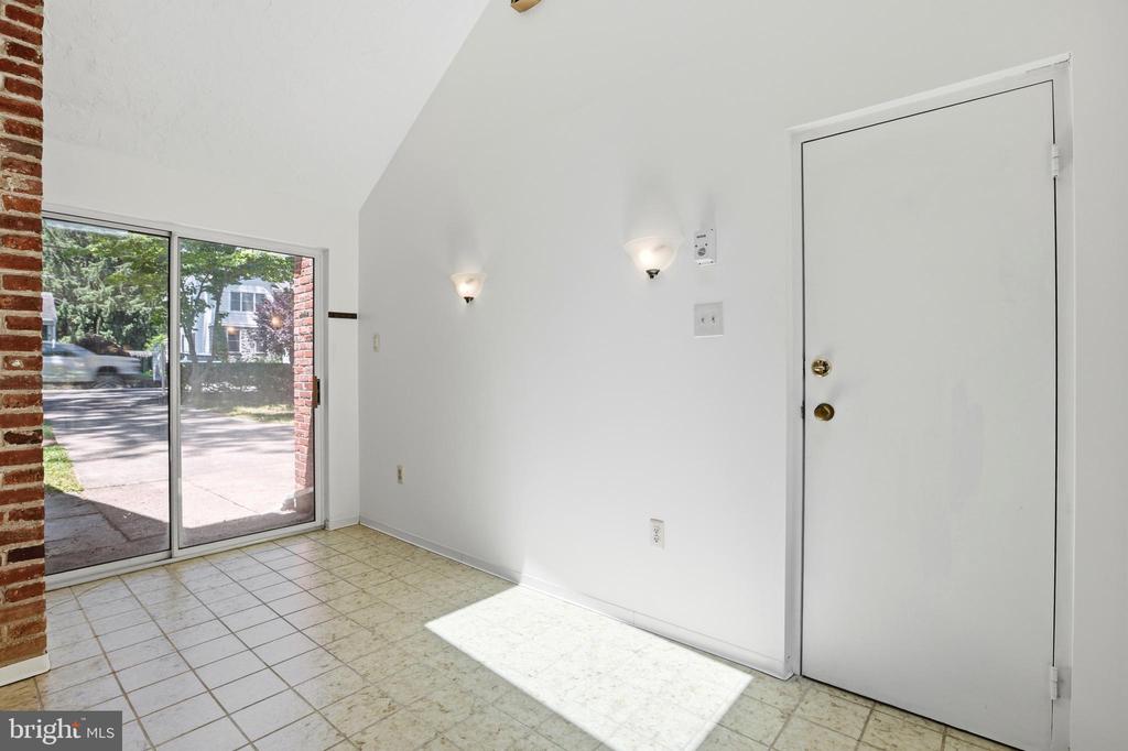 8 SABINE AVENUE