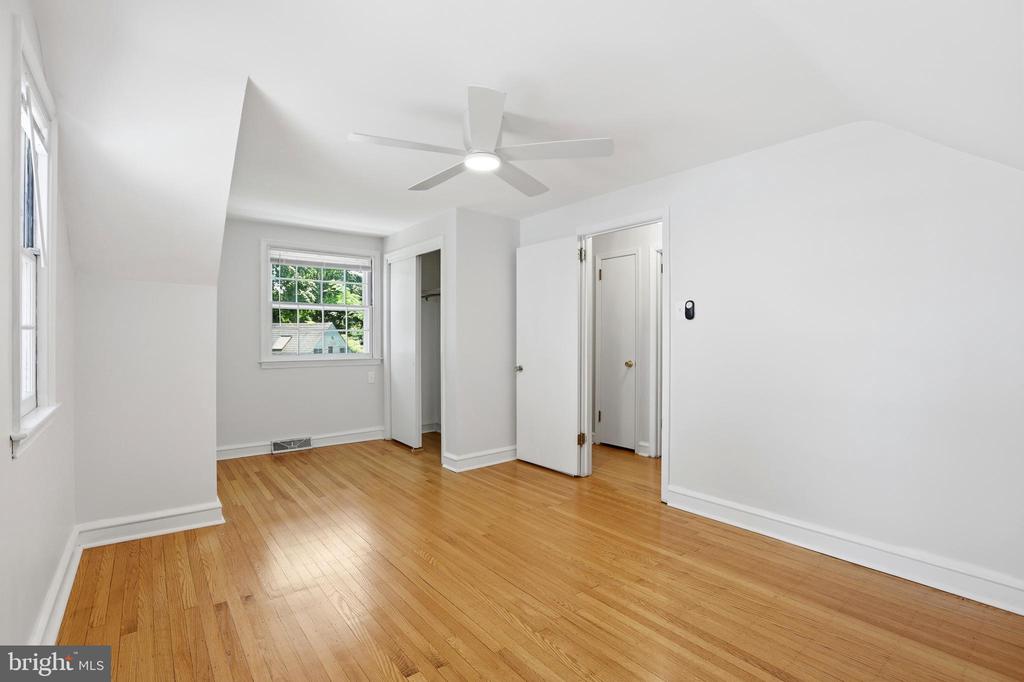 8 SABINE AVENUE