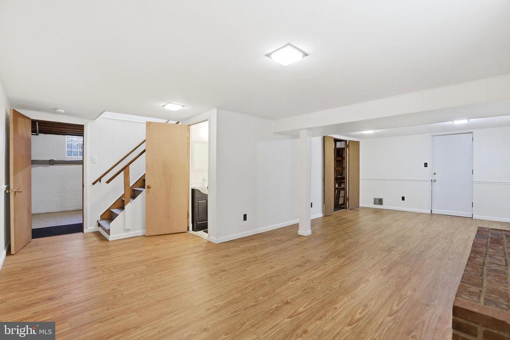 8 SABINE AVENUE