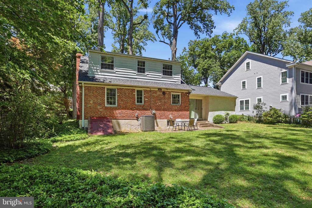 8 SABINE AVENUE
