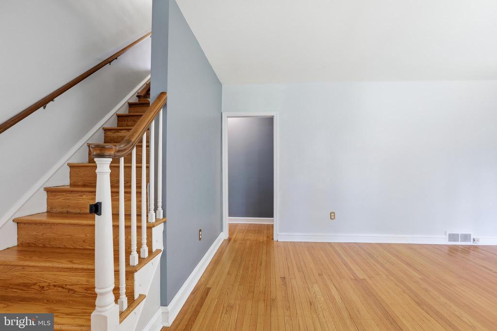 8 SABINE AVENUE