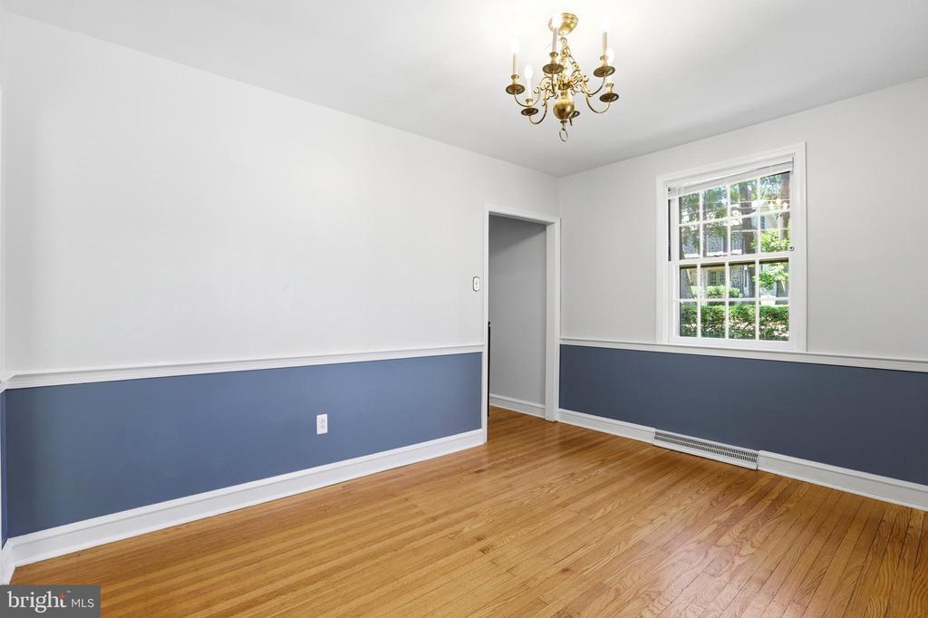 8 SABINE AVENUE