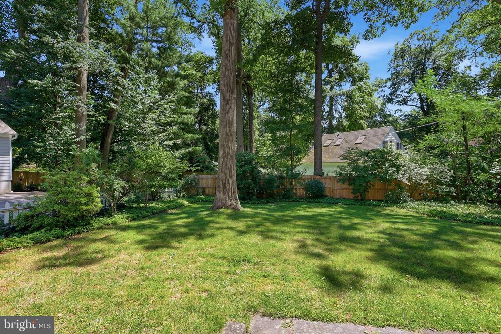 8 SABINE AVENUE