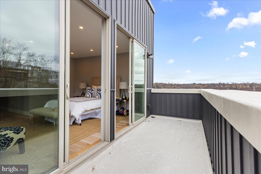 231 SHURS LANE