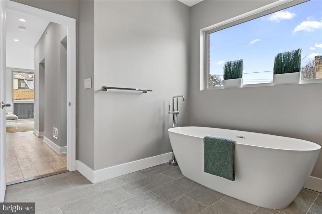 231 SHURS LANE