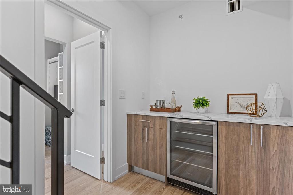 231 SHURS LANE