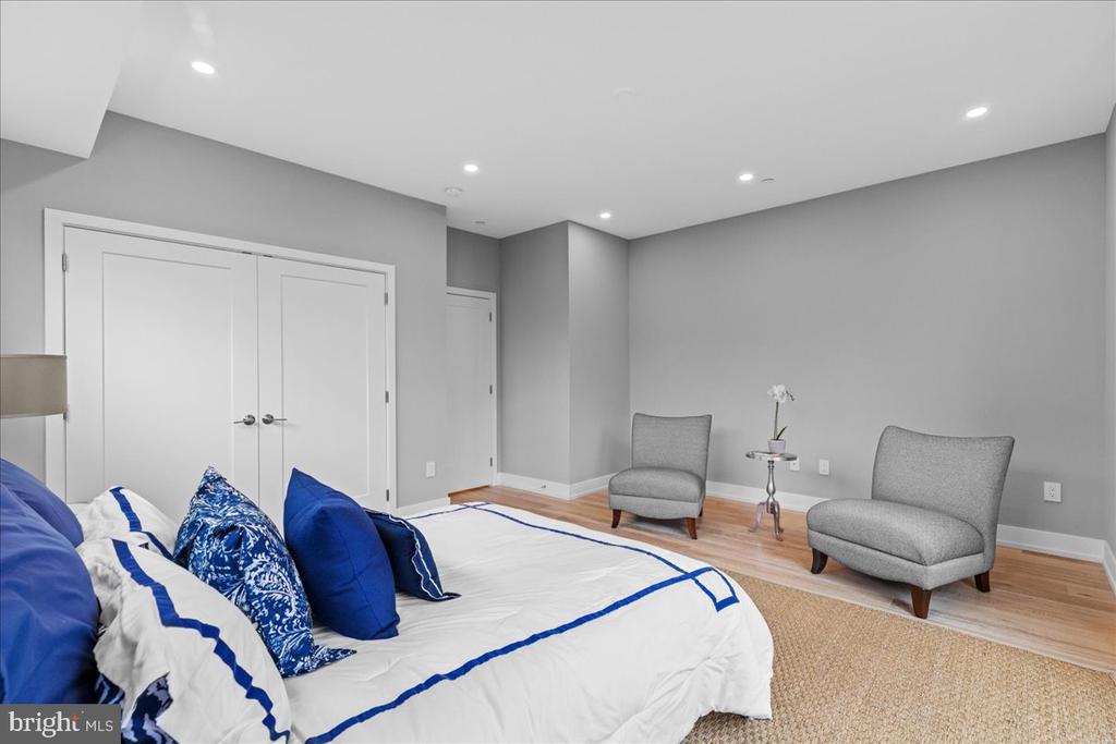 231 SHURS LANE