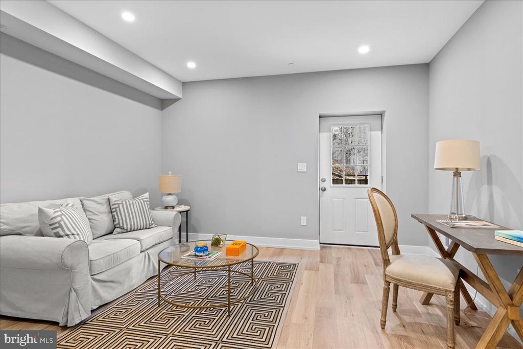 231 SHURS LANE