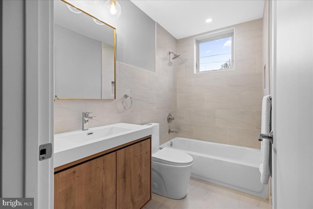 231 SHURS LANE