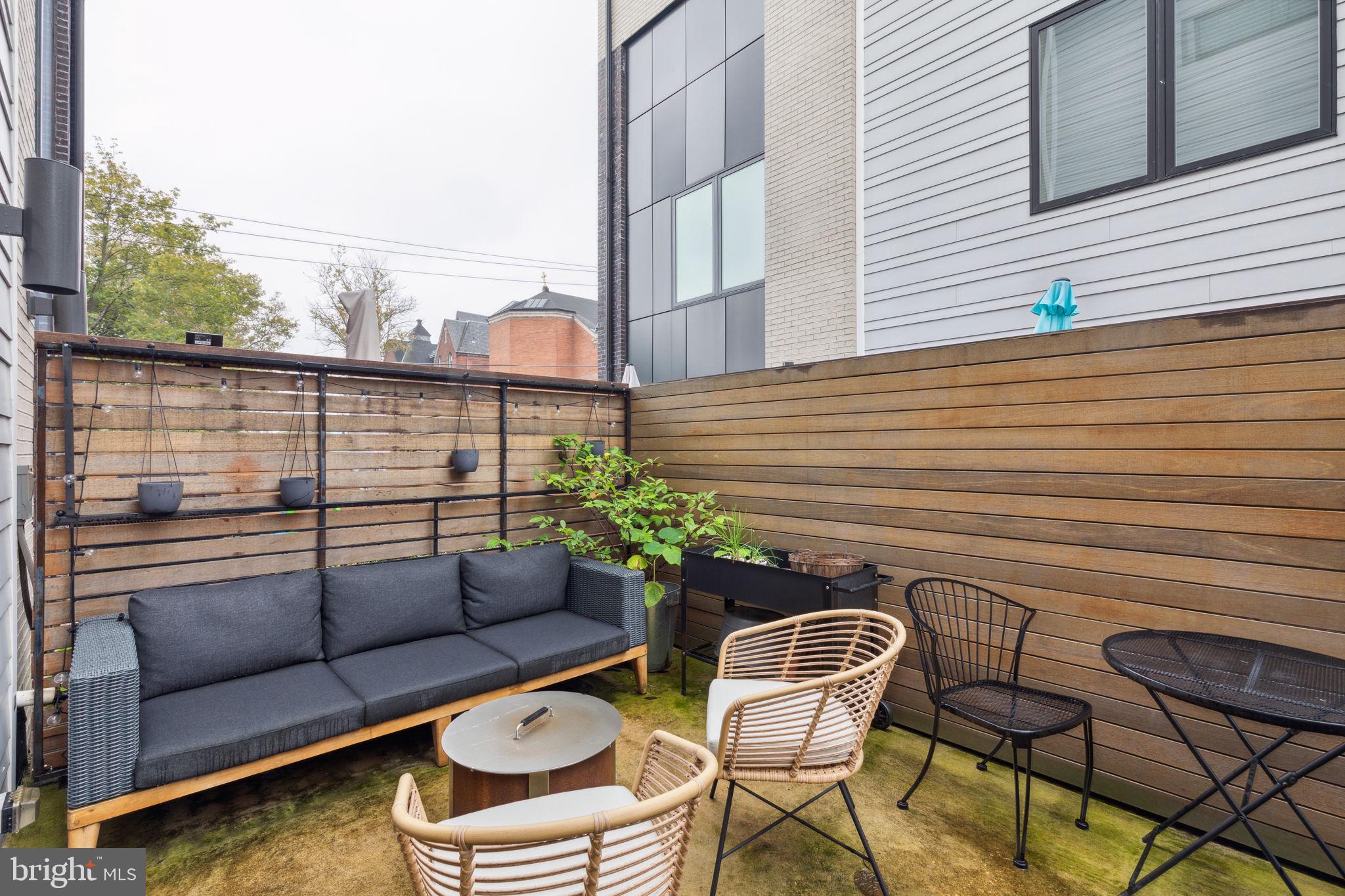 1502 N HANCOCK ST