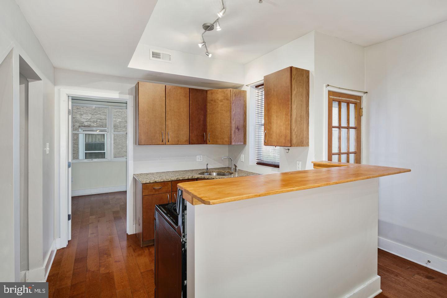 1641 CHRISTIAN ST #2