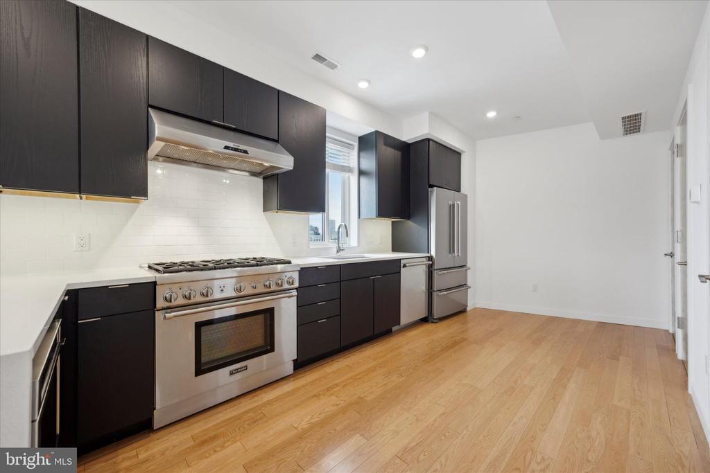 3200 SUMMER STREET Unit: 3