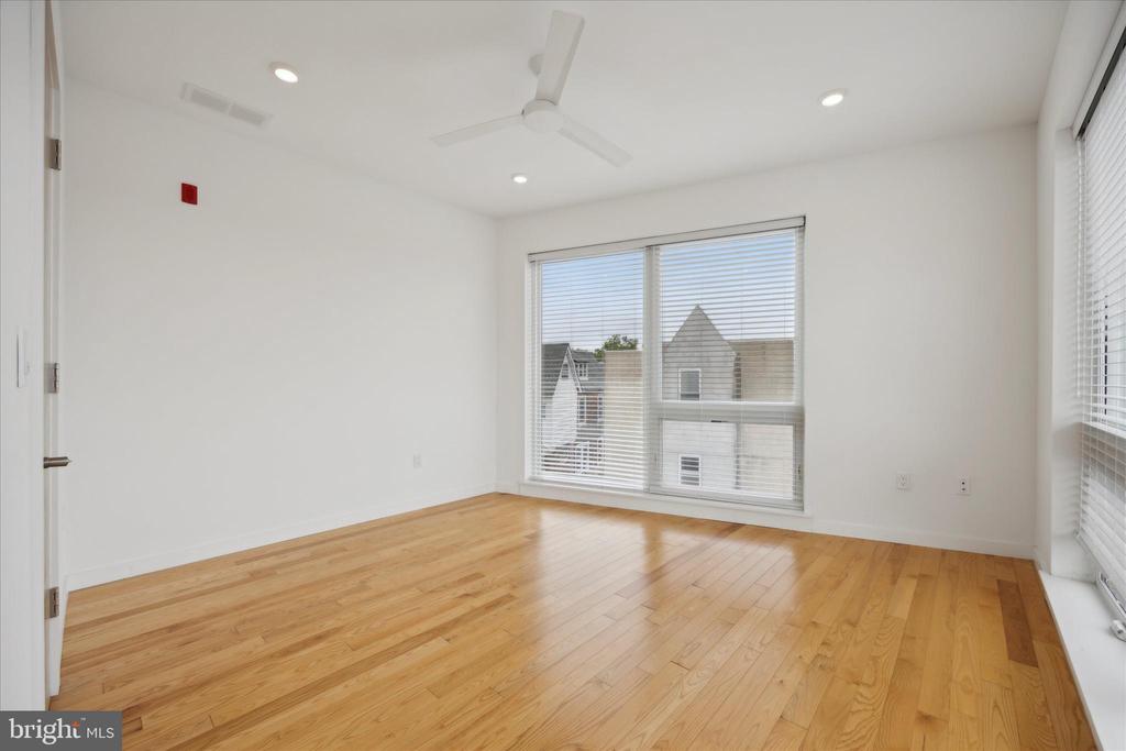3200 SUMMER STREET Unit: 3