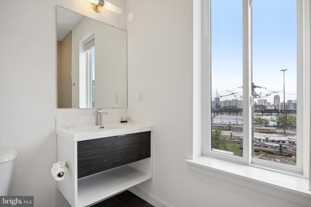 3200 SUMMER STREET Unit: 3