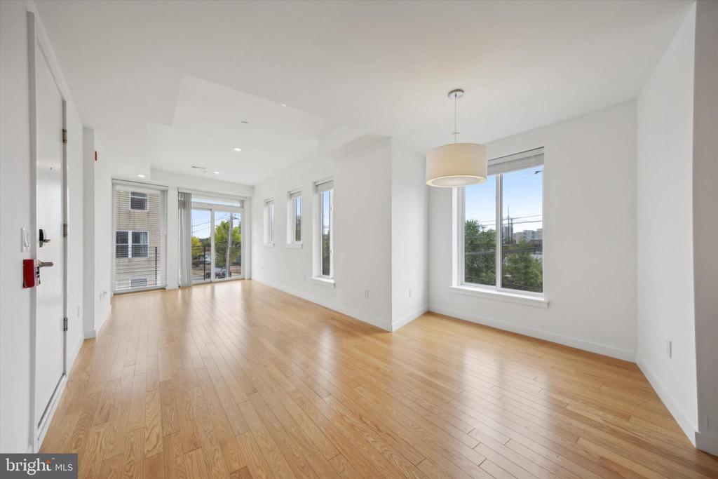 3200 SUMMER STREET Unit: 3