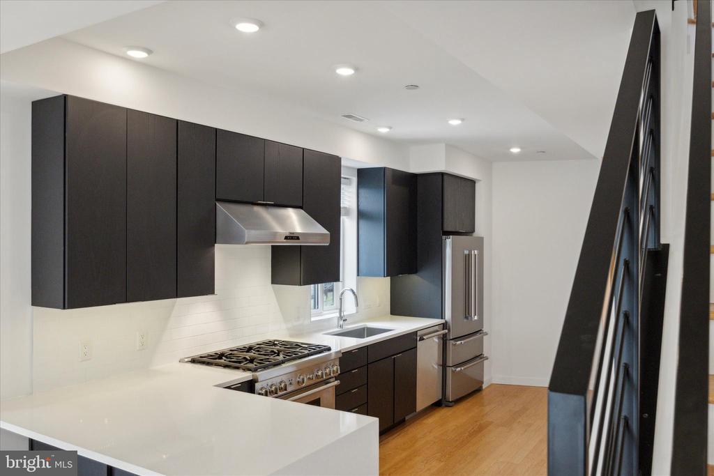 3200 SUMMER STREET Unit: 3