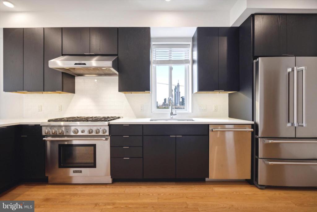 3200 SUMMER STREET Unit: 3