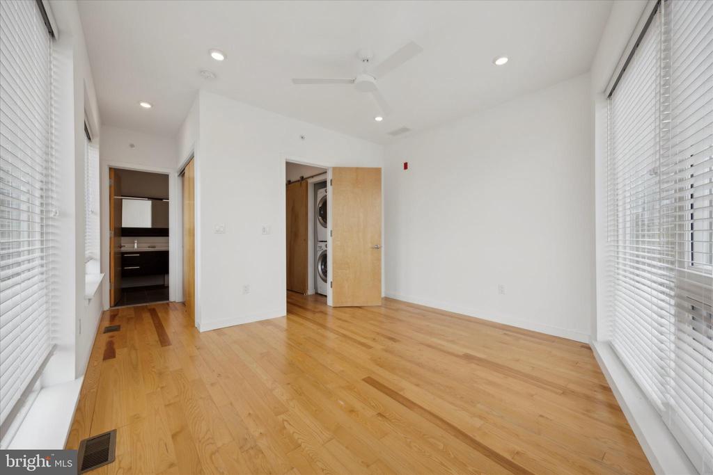 3200 SUMMER STREET Unit: 3