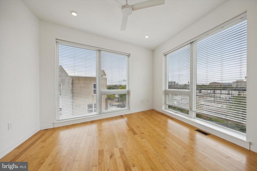 3200 SUMMER STREET Unit: 3
