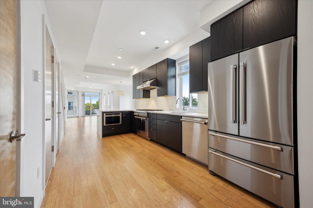 3200 SUMMER STREET Unit: 3