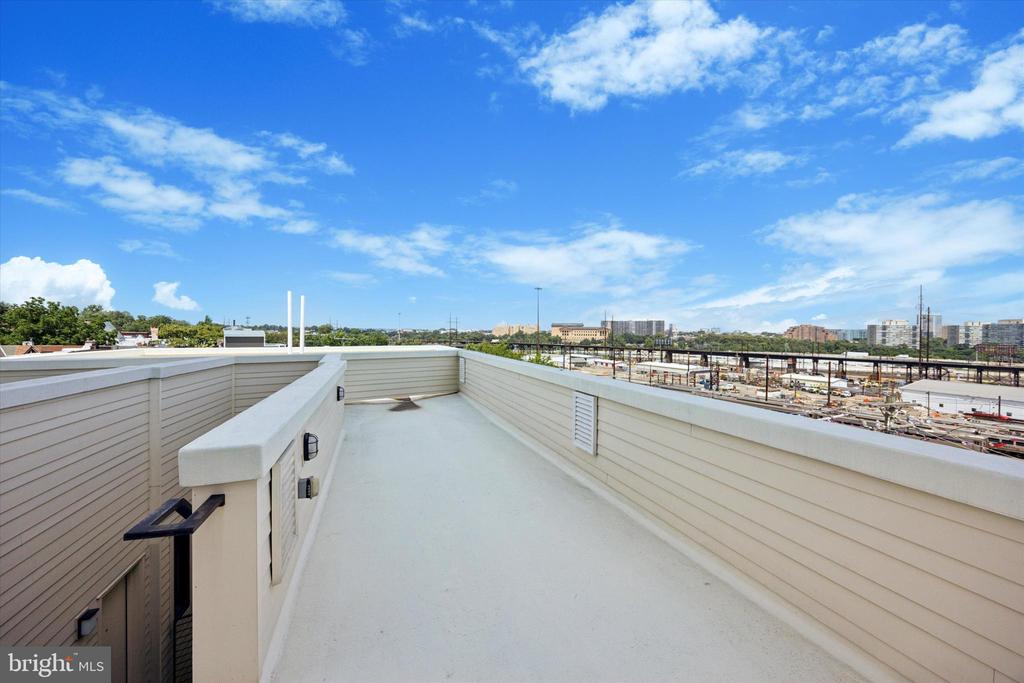 3200 SUMMER STREET Unit: 3