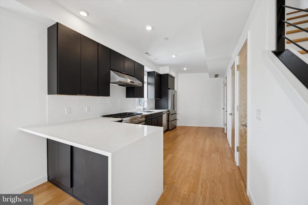 3200 SUMMER STREET Unit: 3